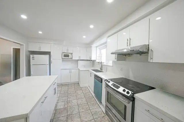 Attention: Rare Detached Bungalow for rent, Kennedy and Eglinton - Photo 3