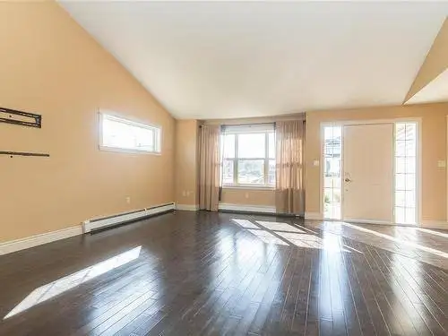 3 Bed   Loft. House for Rent - Stonington, Stratford. - Photo 2