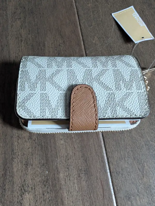 Brand New Michael Kors Purse Wallet For Sale - Photo 3