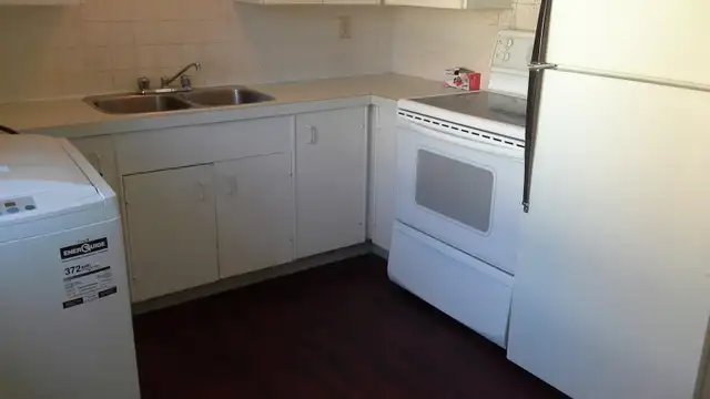 Balcony/All utilities & WiFi included/5 min walk Franklin Train - Photo 8