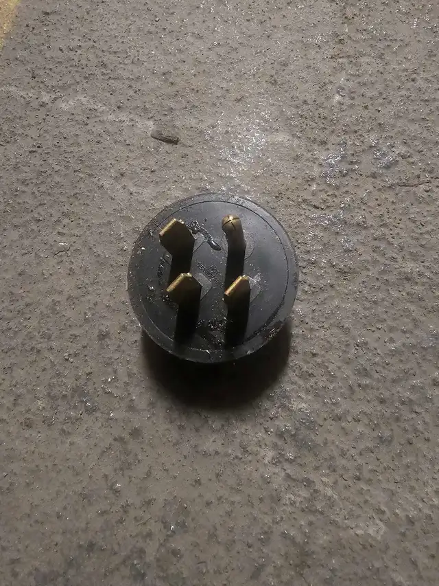 CANADA WIRE 110-220 Volt Range Plug Adapter - Photo 3