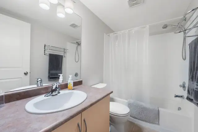 Beautifully bright condo located in the heart of Cochrane - Photo 10