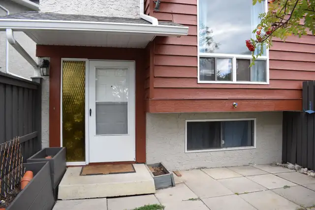 Fully furnished bedroom for rent in Ranchlands (upper level)