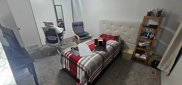 Fully furnished bedroom for rent in Ranchlands (upper level) - Photo 8