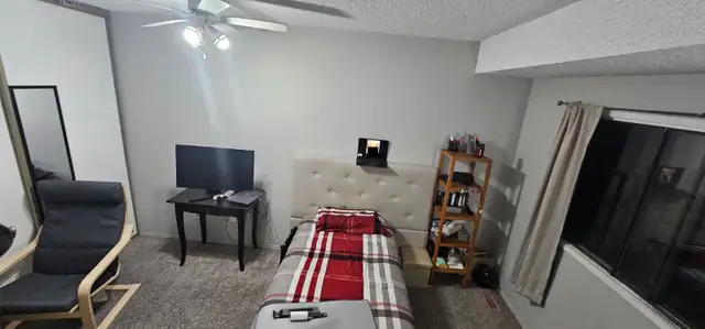 Fully furnished bedroom for rent in Ranchlands (upper level) - Photo 11