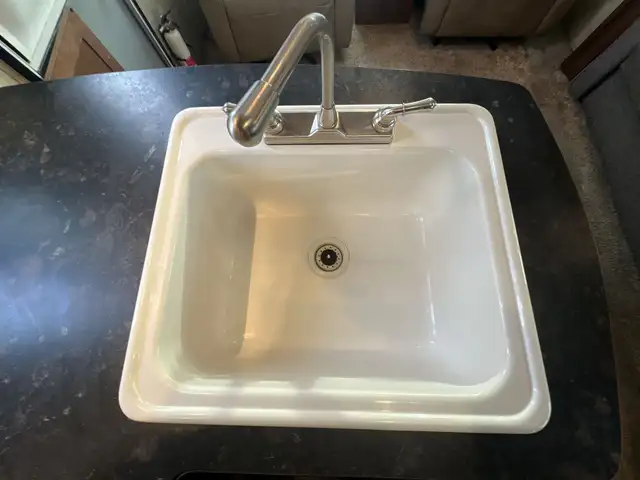 2014 KEYSTONE BULLET 285RLS, COUPLES UNIT, SPACIOUS - Photo 23