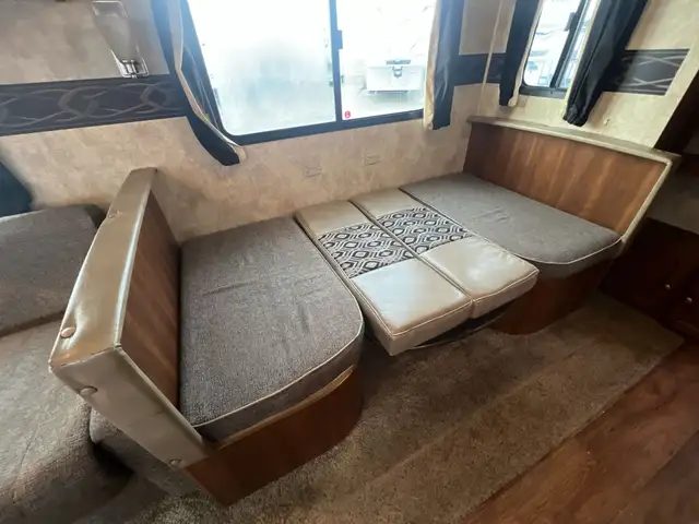 2014 KEYSTONE BULLET 285RLS, COUPLES UNIT, SPACIOUS - Photo 30
