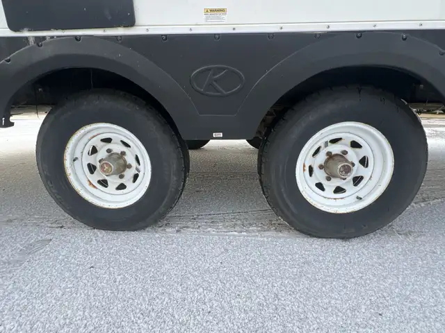 2014 KEYSTONE BULLET 285RLS, COUPLES UNIT, SPACIOUS - Photo 31