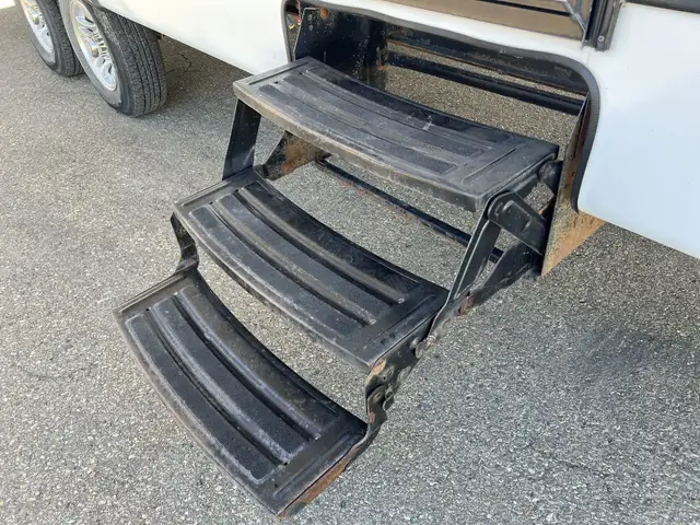 2014 KEYSTONE COUGAR 28RBS BUNKS, SPACIOUS, BUNK MODEL - Photo 9