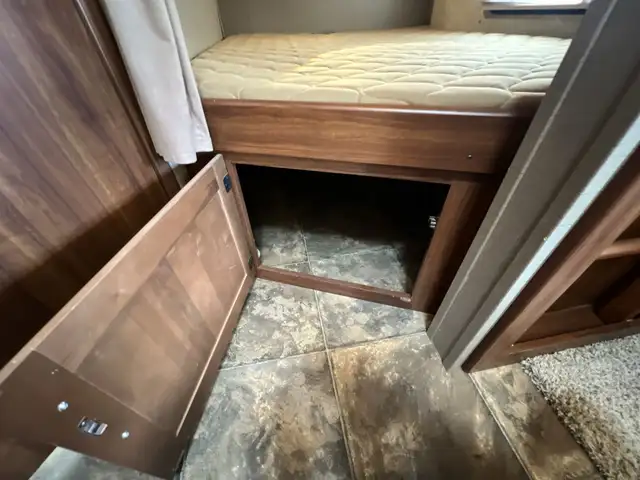 2014 KEYSTONE COUGAR 28RBS BUNKS, SPACIOUS, BUNK MODEL - Photo 38