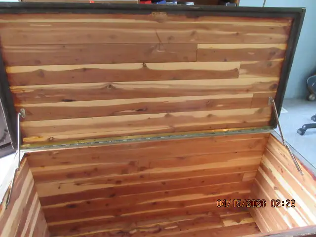 Cedar chest - Photo 3