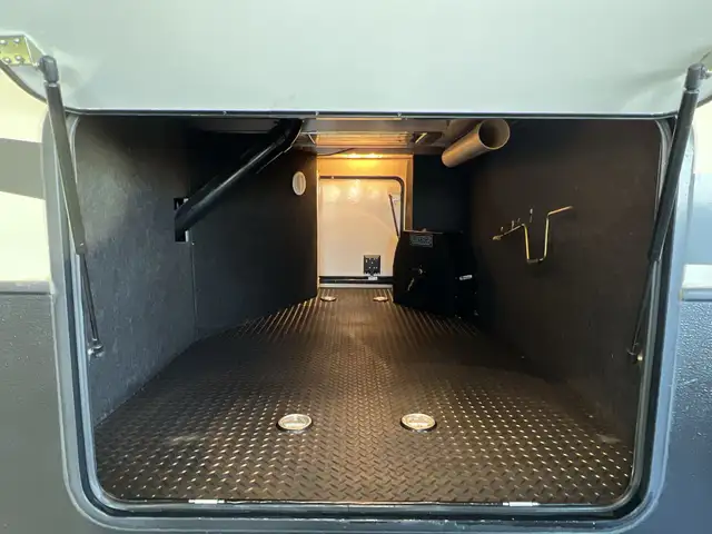 2015  ALPINE 3010RE,LUXURIOUS, WIDE BODY, SPACIOUS, COUPLES UNIT - Photo 11