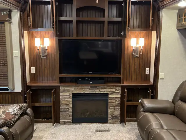 2015  ALPINE 3010RE,LUXURIOUS, WIDE BODY, SPACIOUS, COUPLES UNIT - Photo 17