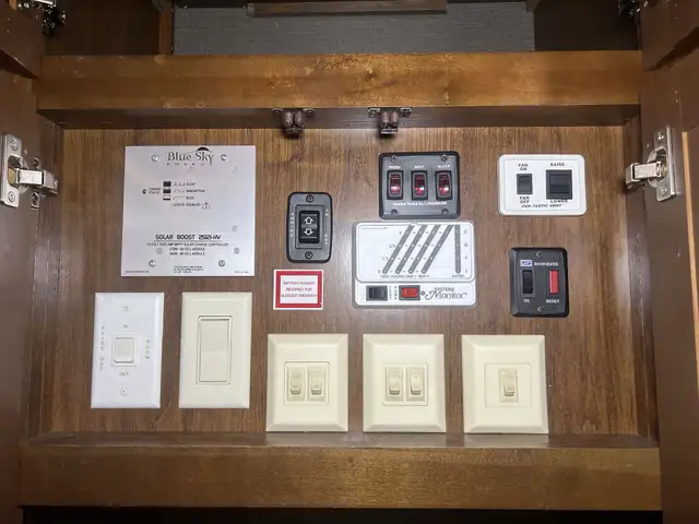 2015  ALPINE 3010RE,LUXURIOUS, WIDE BODY, SPACIOUS, COUPLES UNIT - Photo 23