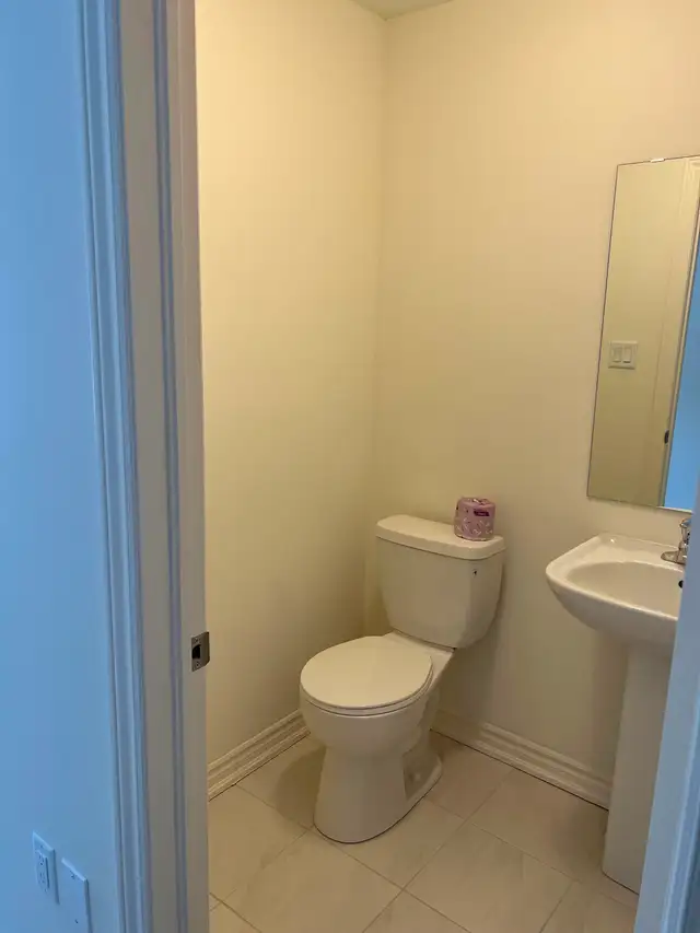 4 Bedroom House for Rent in Brampton - Photo 4