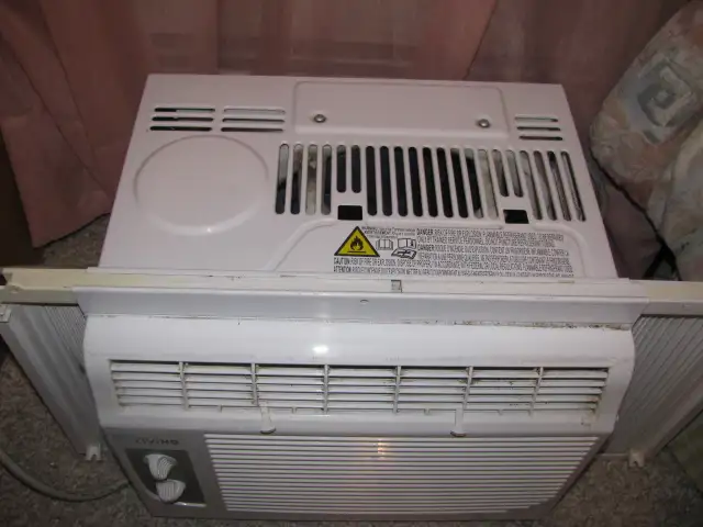 Window Air Conditioner - Photo 2