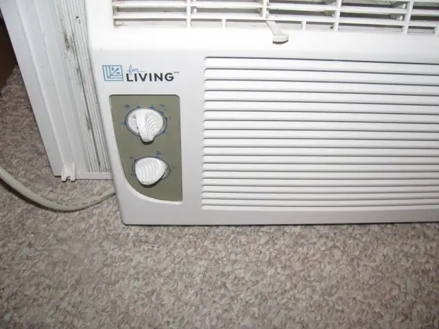Window Air Conditioner - Photo 3