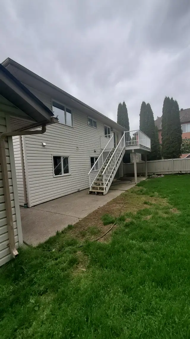 AVAIL. MAY 15, 3 BEDS/2 BATHS HOUSE WITH GARAGE, COLLEGE HEIGHTS - Photo 2