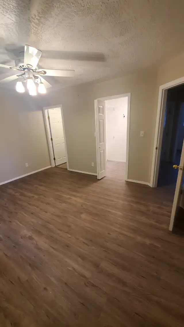 AVAIL. MAY 15, 3 BEDS/2 BATHS HOUSE WITH GARAGE, COLLEGE HEIGHTS - Photo 6