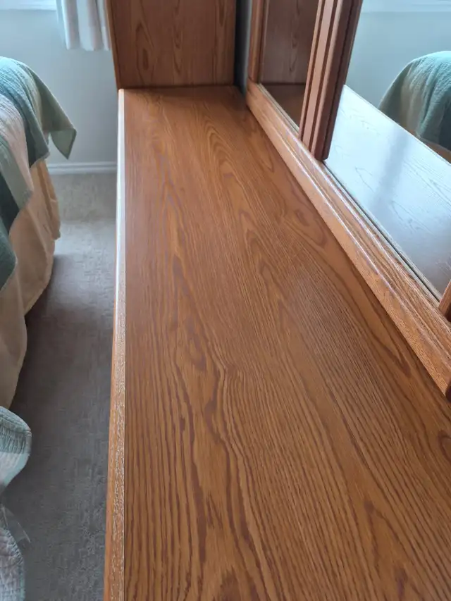 Solid Oak bedroom dressers & night table - Photo 5