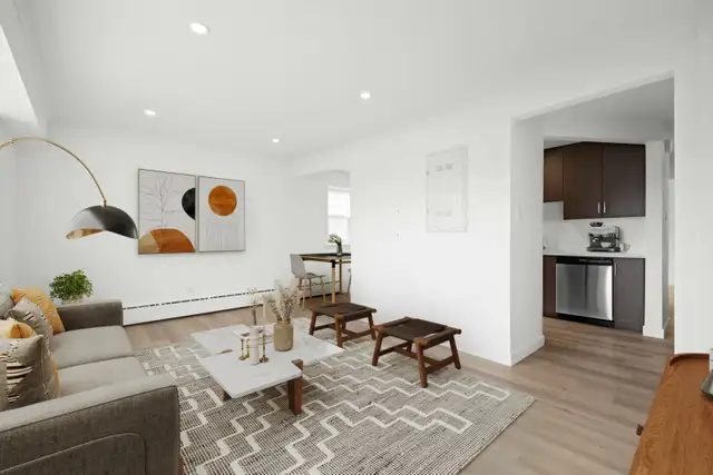 SPACIOUS Renovated 1 Bedroom Apartment! Available June 1st! - Photo 2