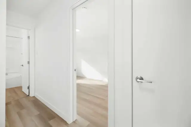 SPACIOUS Renovated 1 Bedroom Apartment! Available June 1st! - Photo 6