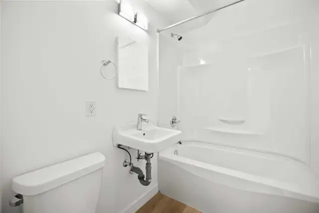 SPACIOUS Renovated 1 Bedroom Apartment! Available June 1st! - Photo 9