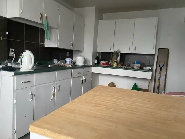 Uptown 3 brm with hydro, heat & water included/amenities nearby - Photo 6