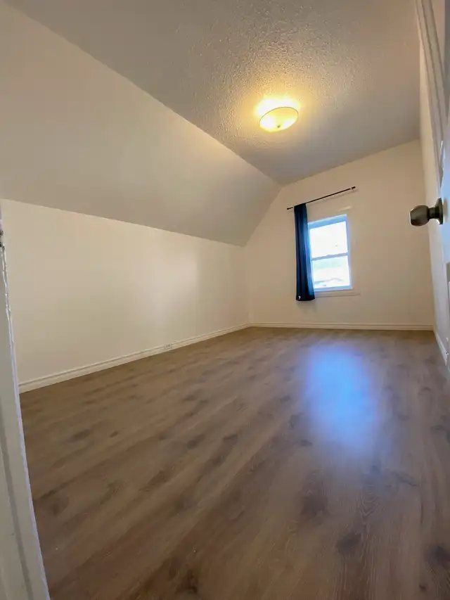 4 BEDROOM 2.5 BATH SINGLE HOME FOR RENT - Photo 5
