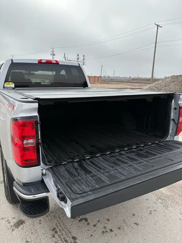 2017 Chevrolet Silverado LT - Photo 3