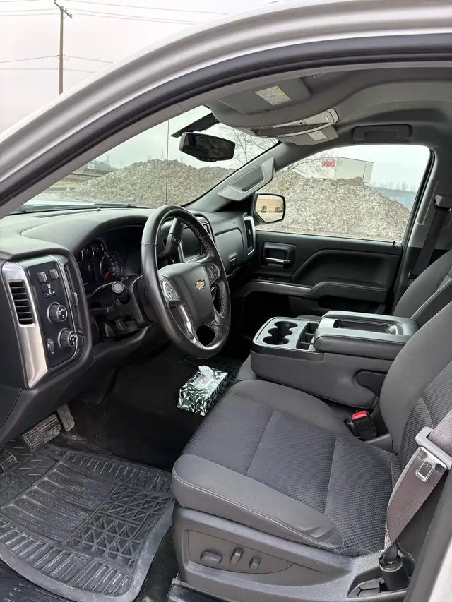 2017 Chevrolet Silverado LT - Photo 5