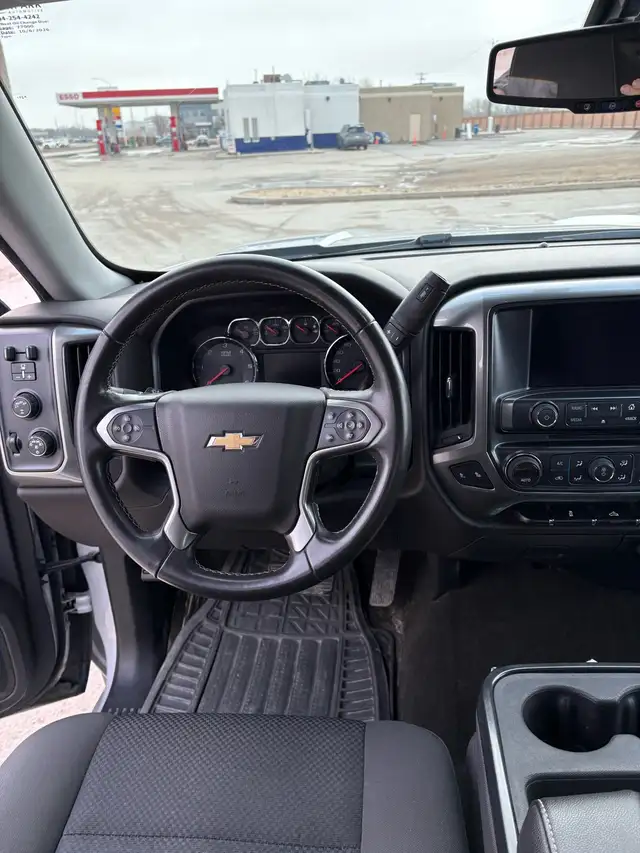 2017 Chevrolet Silverado LT - Photo 6