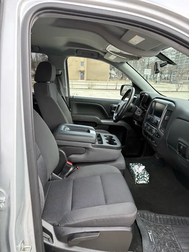 2017 Chevrolet Silverado LT - Photo 9