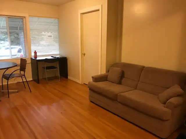 Available now c-train university Mall close downtown one room - Photo 6