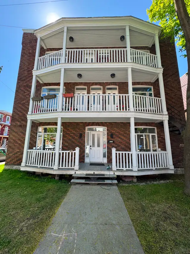 GRAND LIMOILOU 3 1/2 À LOUER