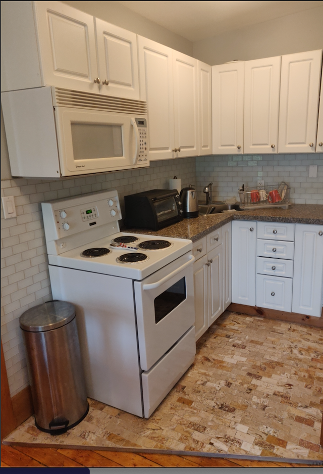 2 Bedroom Apartment For Rent ALL INCL, Downtown, KGH, Queens - Photo 3