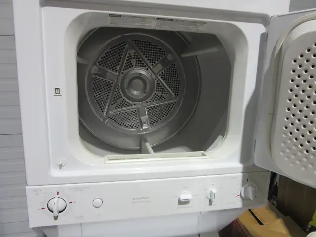 NEWER G/E LAUNDRY CENTER LIKE NEW - Photo 2