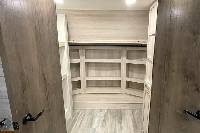 2022 Alliance RV Paradigm 370FB – Luxury Pre-Owned 5th Wheel - Photo 38