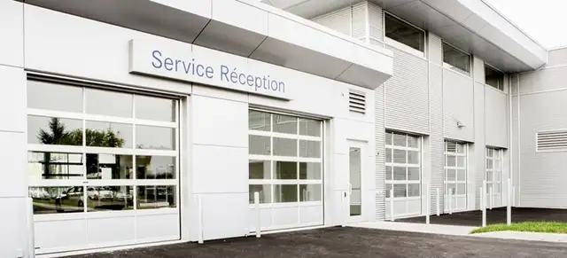 PORTÊ DE GARAGE COMMERCIAL OU MOTEUR