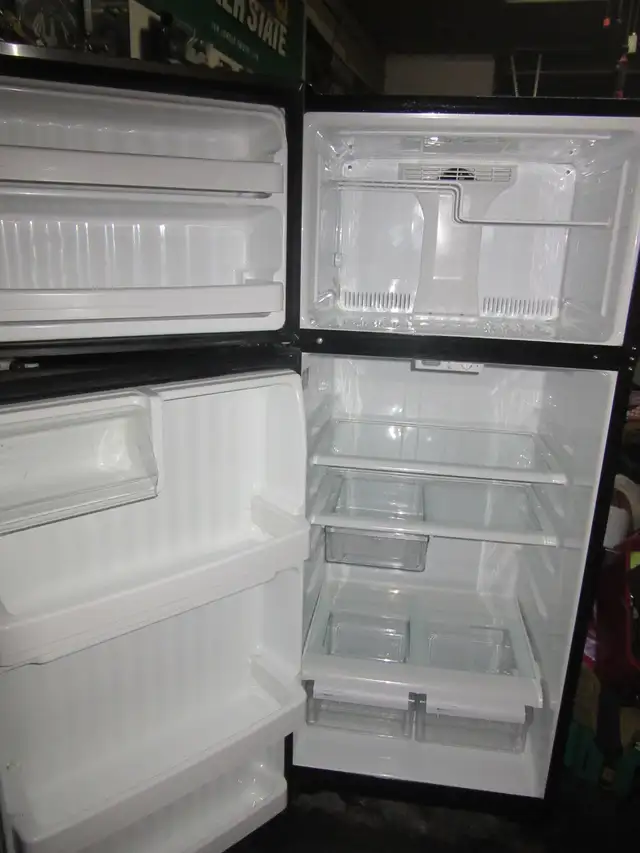 NEWER STAINLESS STEEL FRIDGE GREAT SHP - Photo 2