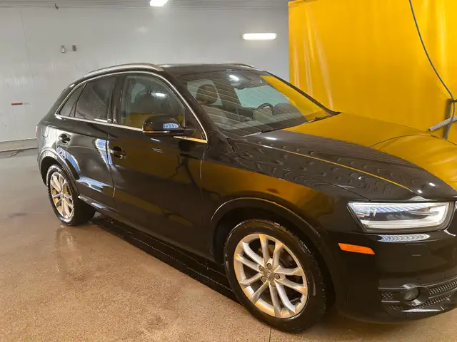 2015 Black Audi Q3 with leather and sunroof - Photo 4