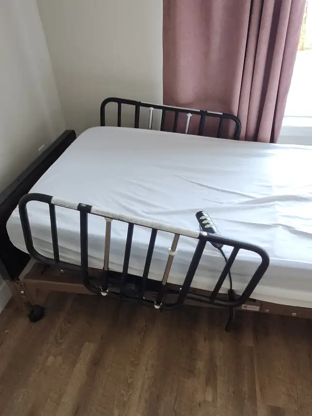 HOSPITAL BED - Photo 2