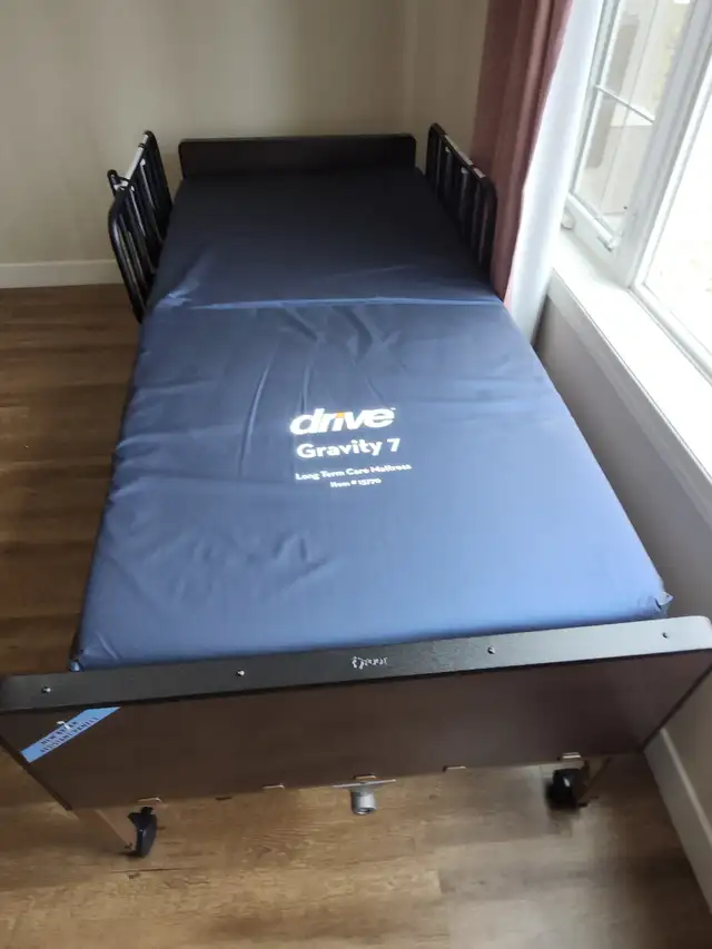 HOSPITAL BED - Photo 3