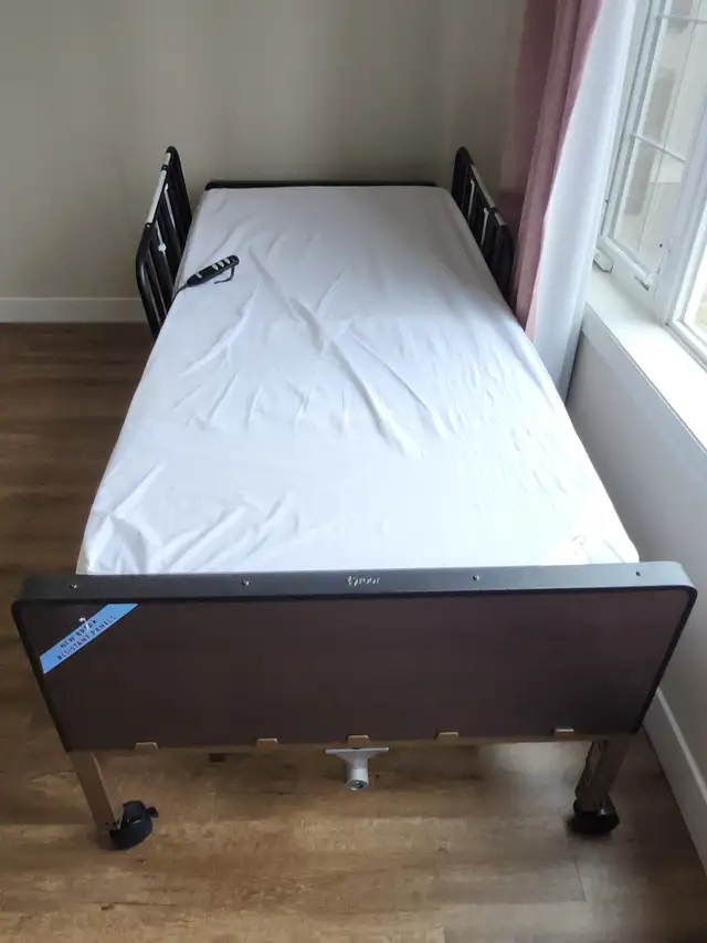 HOSPITAL BED - Photo 7