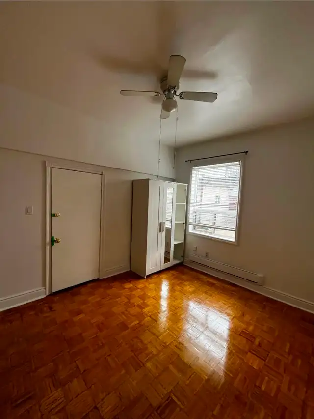 Downtown Toronto Bachelor Apartment for Rent - Photo 2