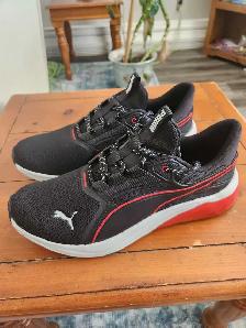 NEW MEN'S PUMAS SIZE 10