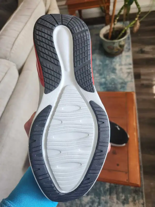 NEW MEN'S PUMAS SIZE 10 - Photo 2