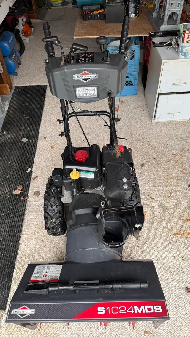 Snowblower - like new
