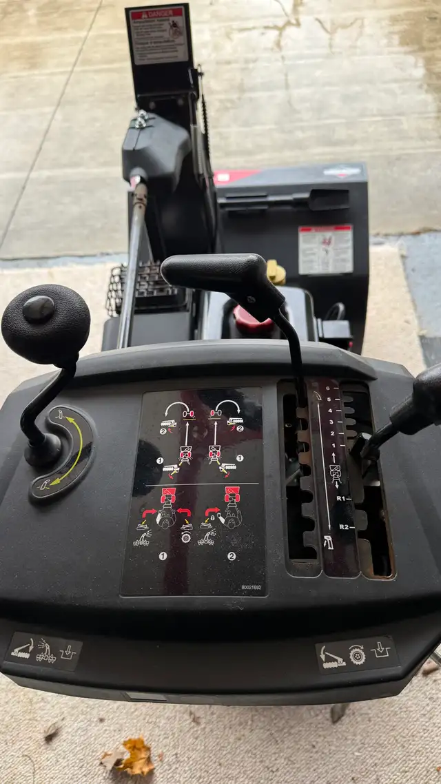 Snowblower - like new - Photo 2