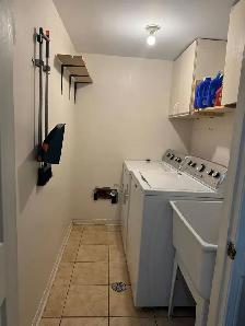 Master bedroom with attached washroom - Photo 2